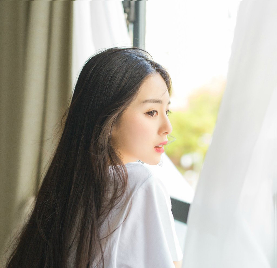 “让人进去探营，告诉他们，找到什么东西，都是他们的。”庞德皱了皱眉，挥手道，这条命令，自然是针对西域胡兵而下的。